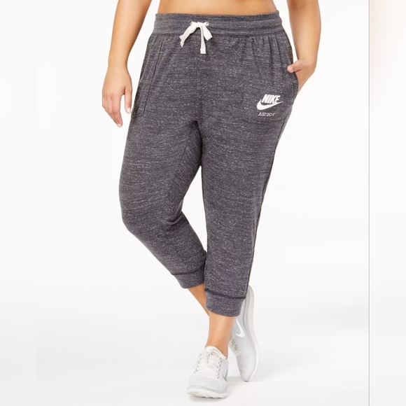 NWT Nike Gym Vintage Capri Pants. Grey. Size Medium. - Picture 1 of 9